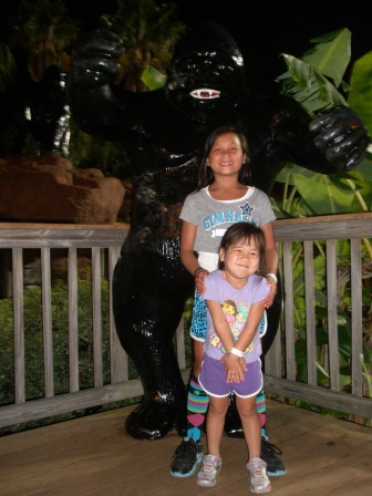 Kasen and Karis with a gorilla